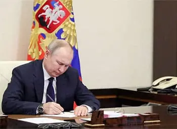 Путин подписал закон об уголовном наказании за призыв к санкциям